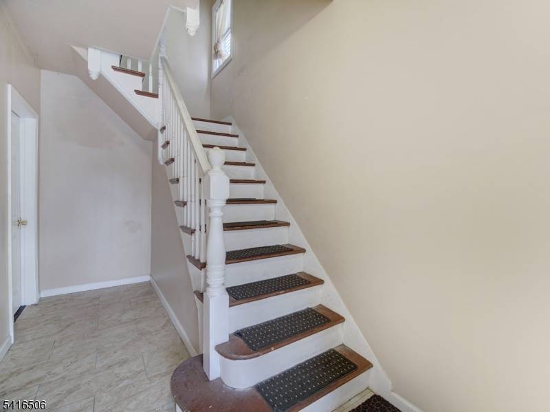 198 N 17Th St, East Orange City, NJ 07017