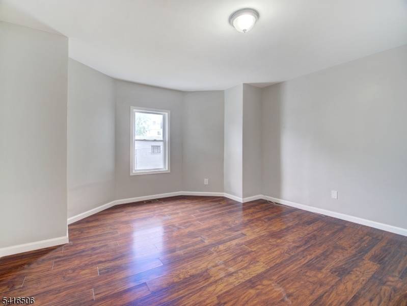 198 N 17Th St, East Orange City, NJ 07017