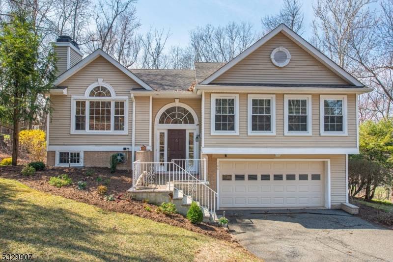 100 Canada Goose Dr, Allamuchy Twp., NJ 07840