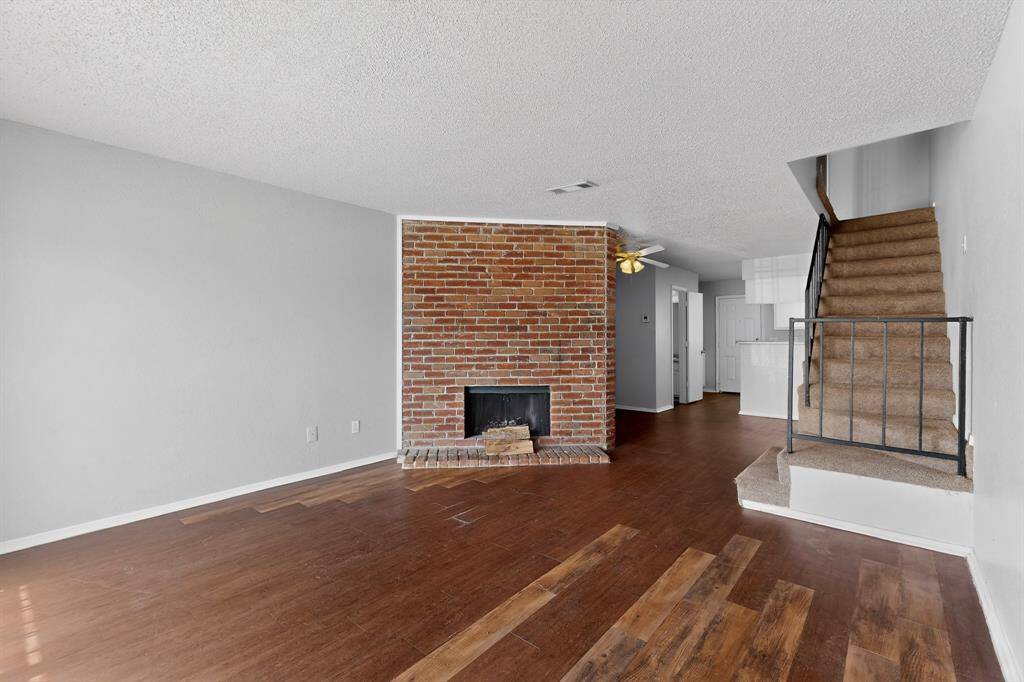 9467 Olde Towne Row, Dallas, TX 75227