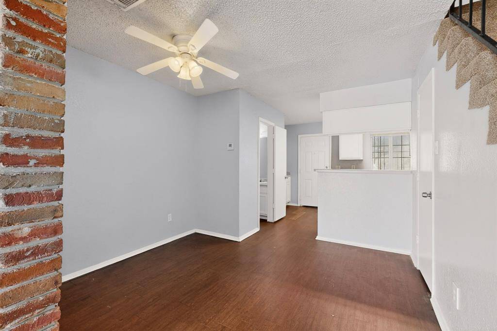 9467 Olde Towne Row, Dallas, TX 75227