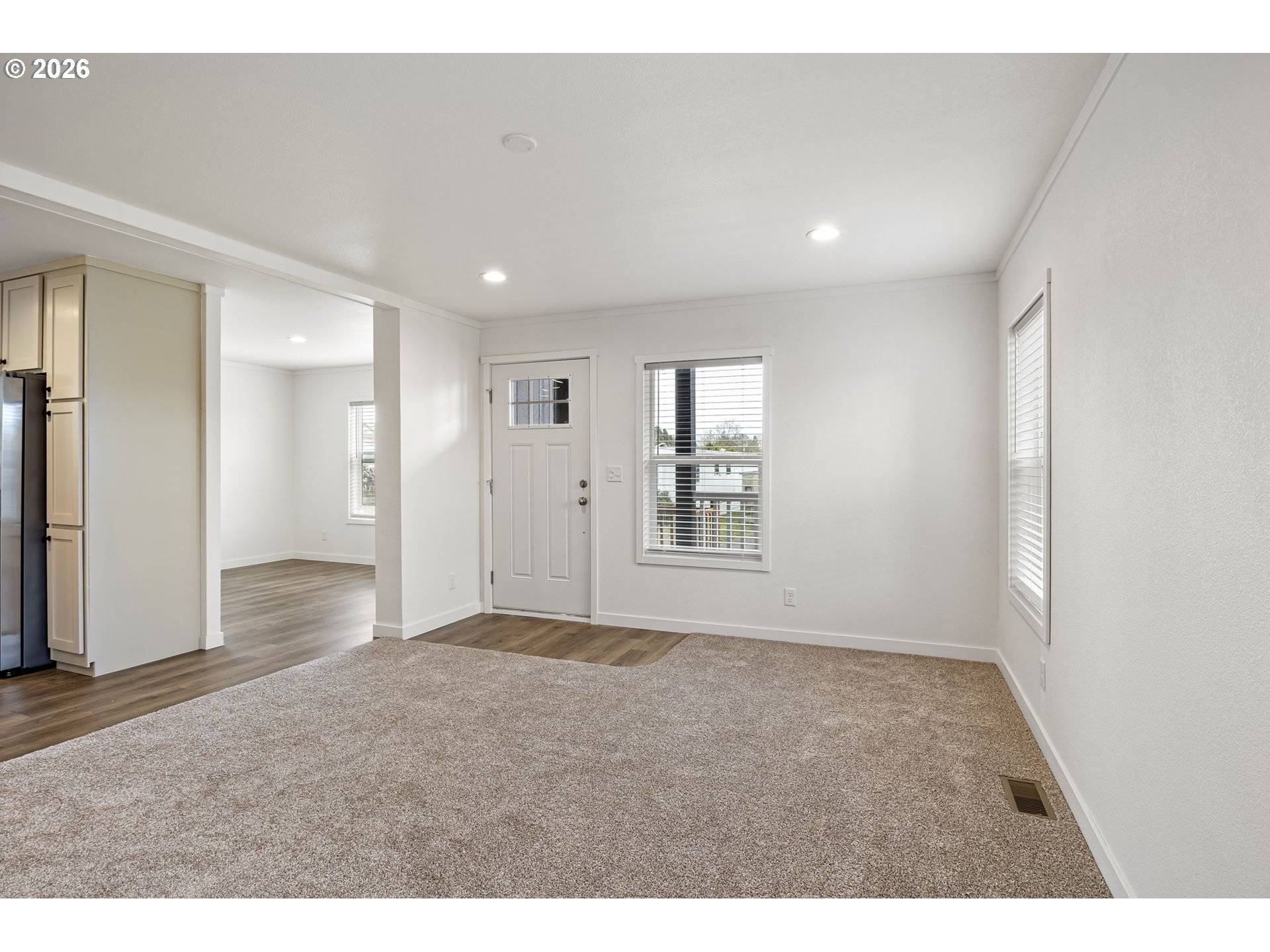 631 E ELLENDALE AVE #206, Dallas, OR 97338