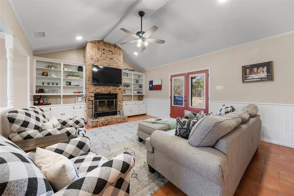 162 Highridge Drive, Bruceville, TX 76630