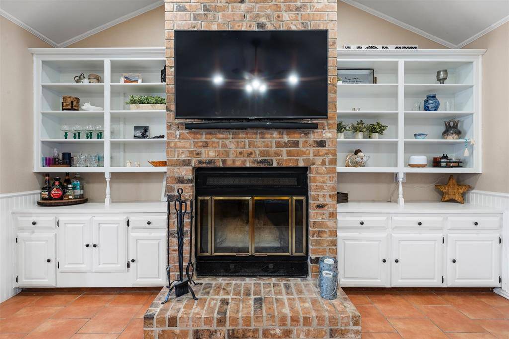 162 Highridge Drive, Bruceville, TX 76630