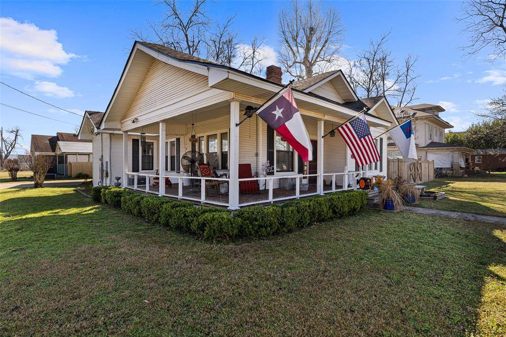 217 N Montgomery Street, Gilmer, TX 75644