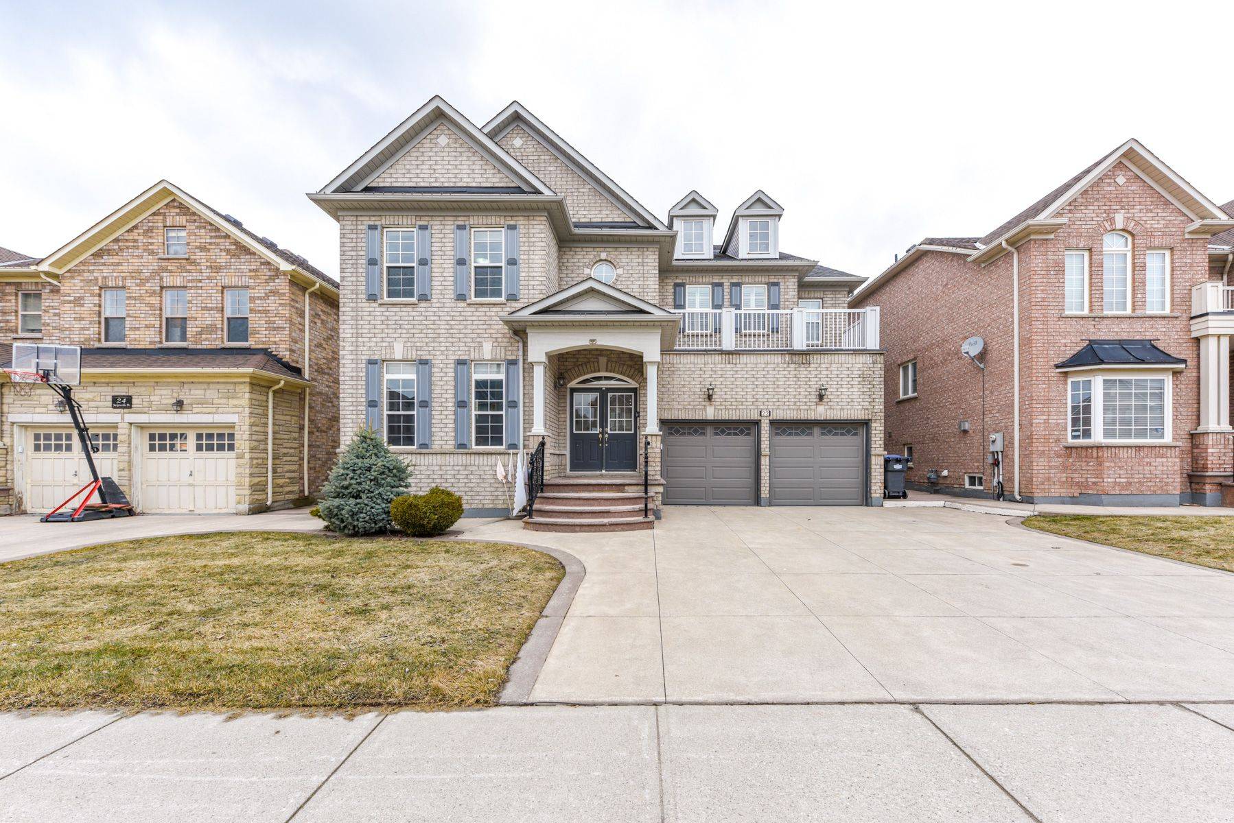 22 Jacksonville DR, Brampton, ON L6P 2Z3