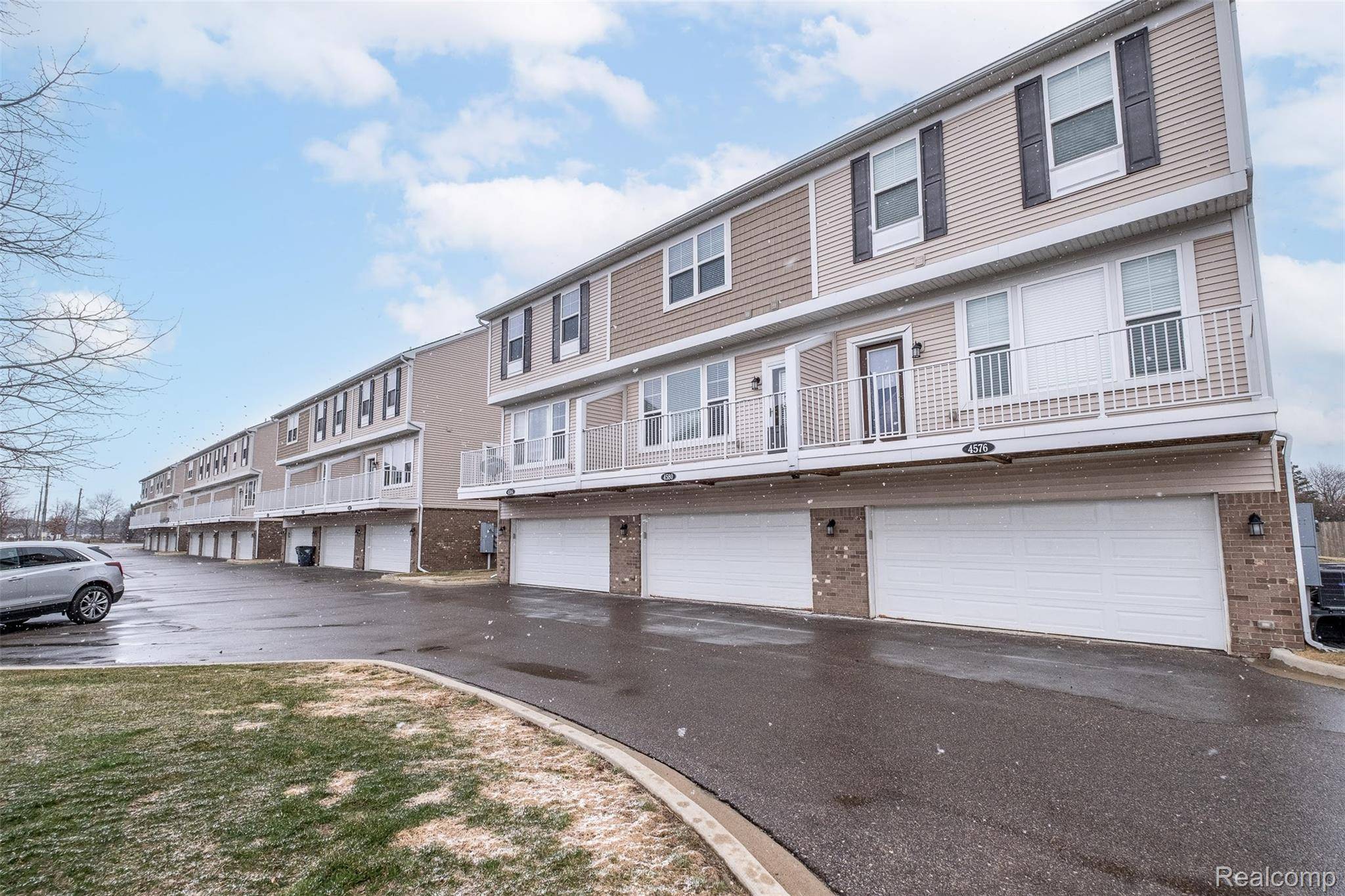 4580 Bradley CIR #24, Troy, MI 48085