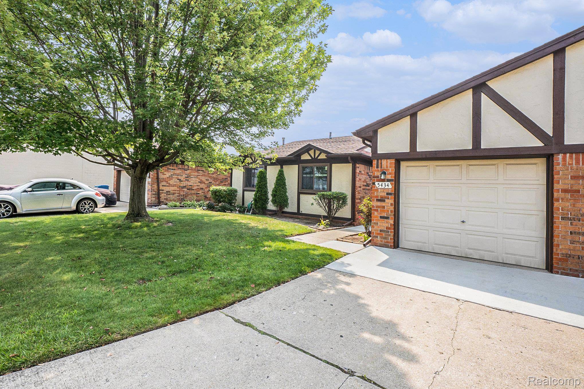 5434 Bowden CT, Warren, MI 48091