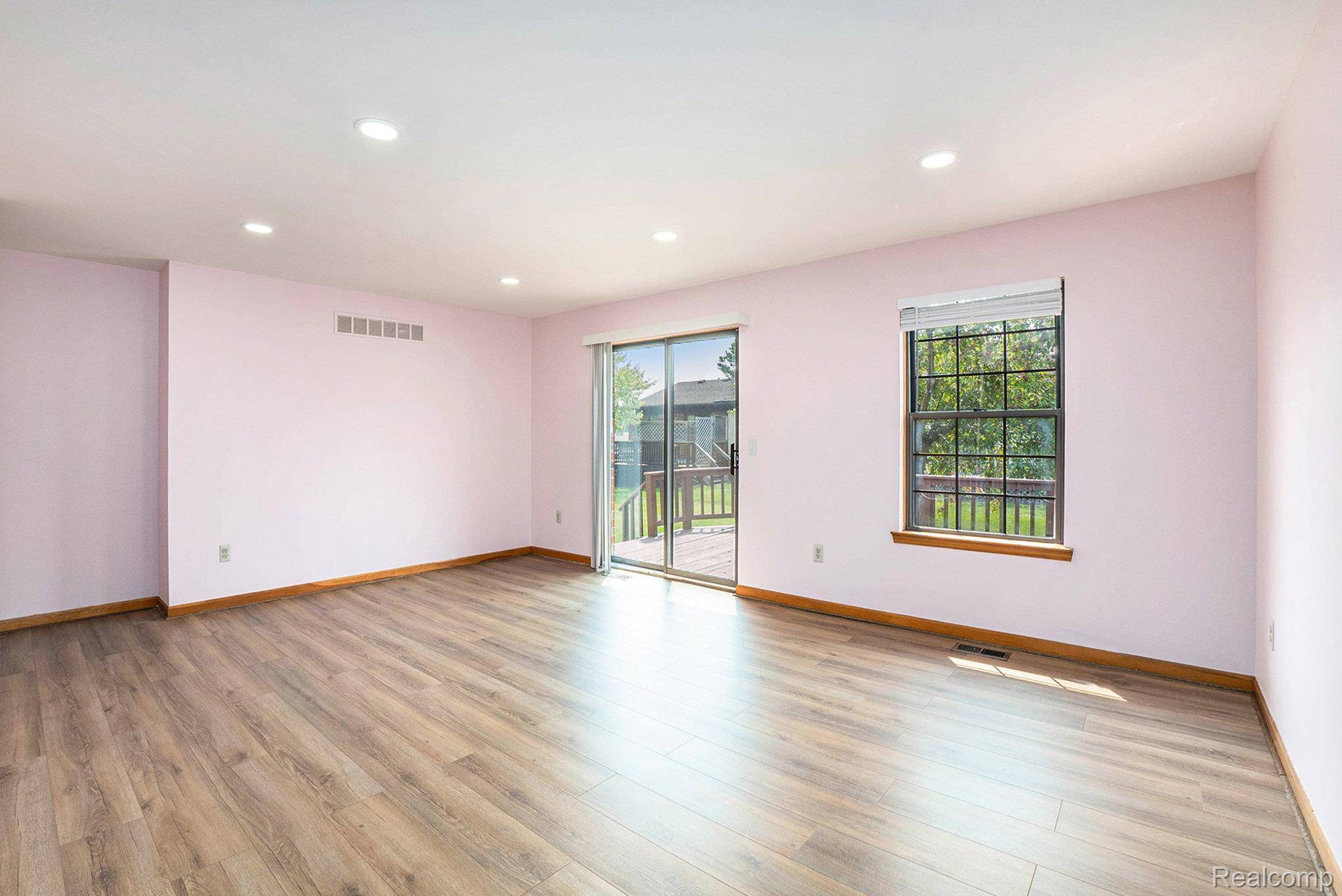 5434 Bowden CT, Warren, MI 48091