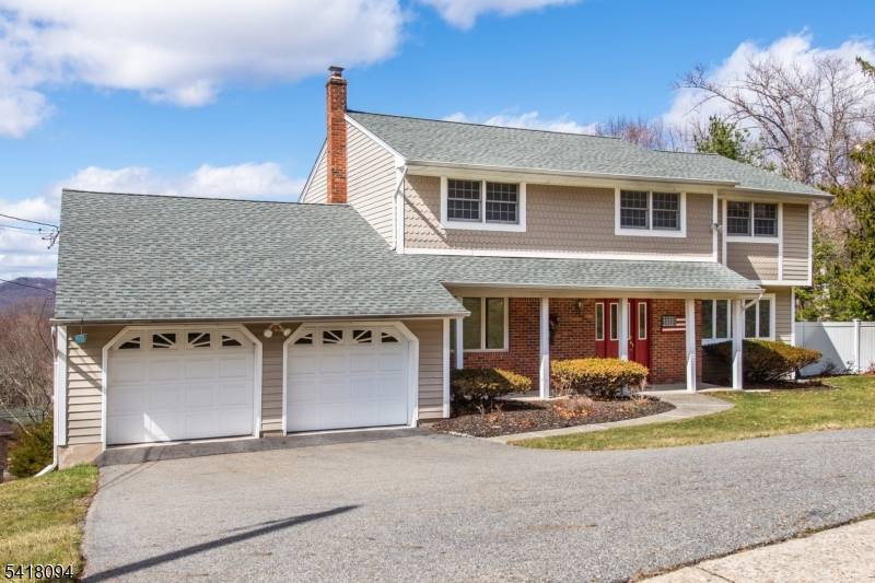 9 Mcatee Ln, Wanaque Boro, NJ 07465