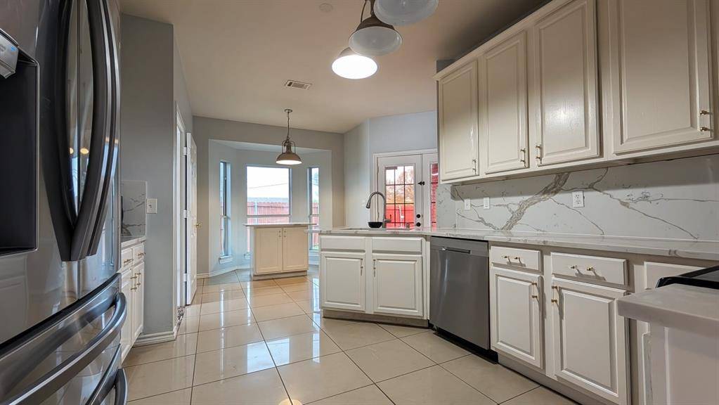 101 Quail Briar Lane, Arlington, TX 76002