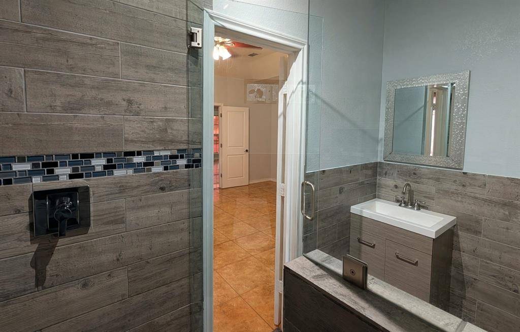 101 Quail Briar Lane, Arlington, TX 76002