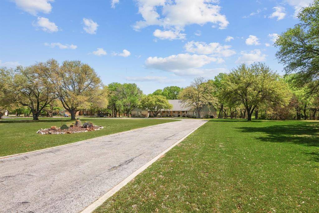 1904 Oak Ridge Trail, Bridgeport, TX 76426