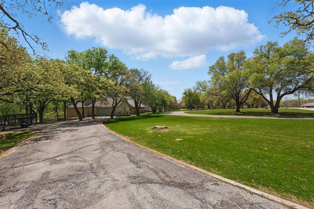 1904 Oak Ridge Trail, Bridgeport, TX 76426