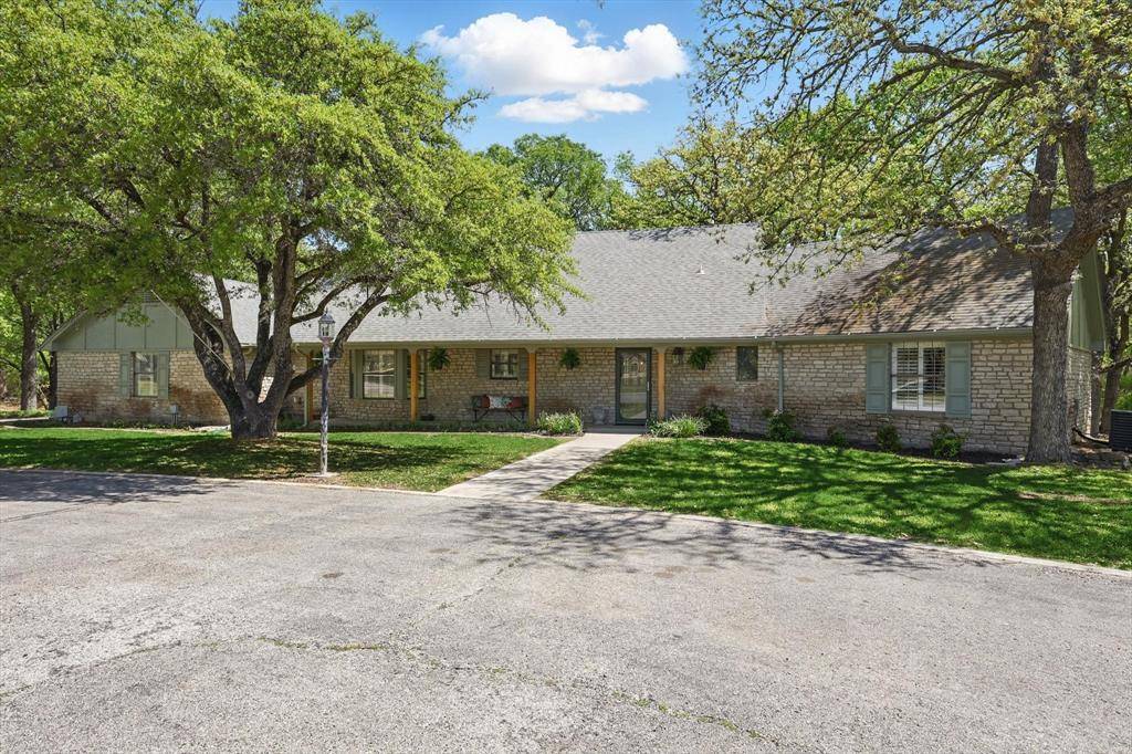 1904 Oak Ridge Trail, Bridgeport, TX 76426