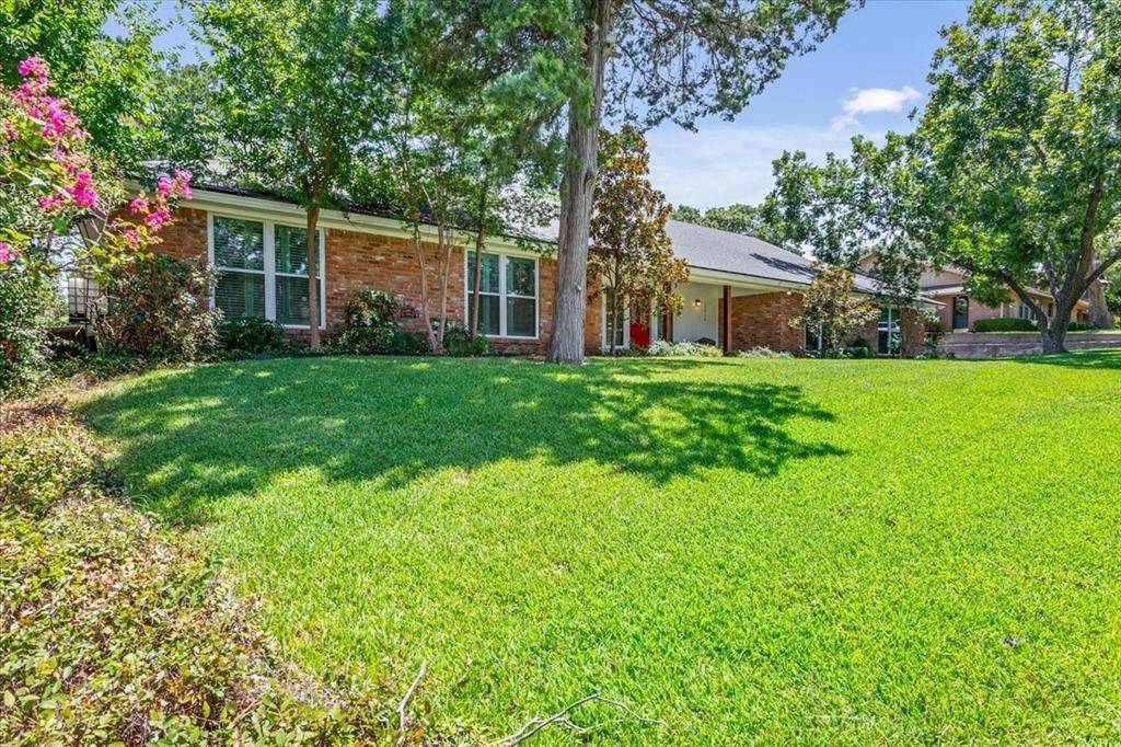 10014 Burgundy Drive, Woodway, TX 76712