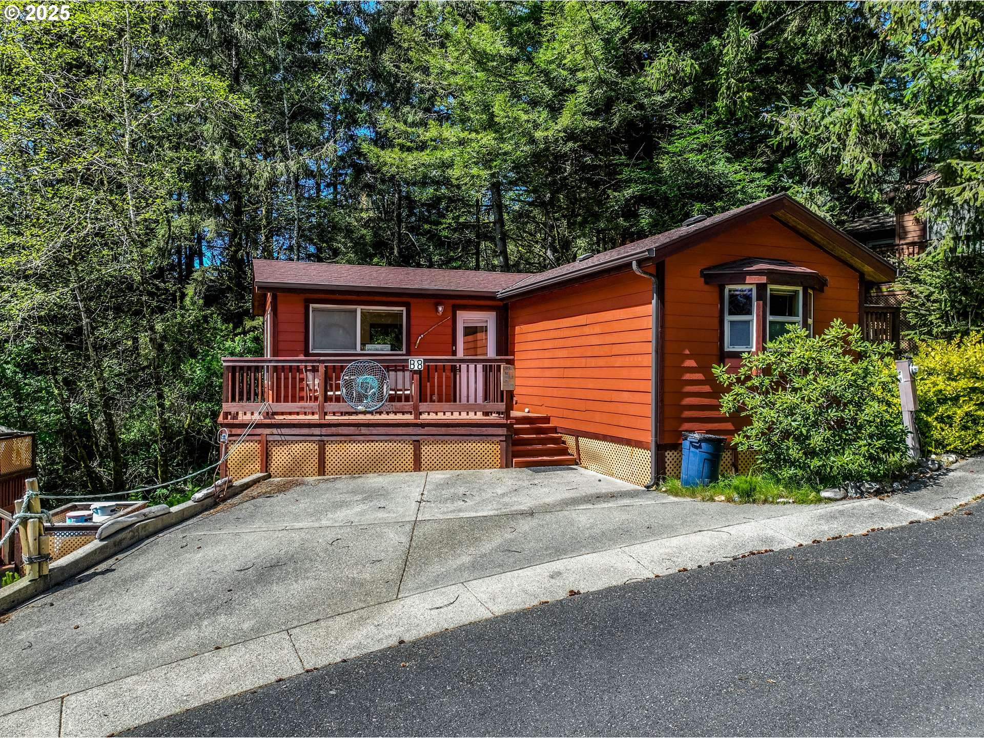 19921 WHALESHEAD RD #B8, Brookings, OR 97415