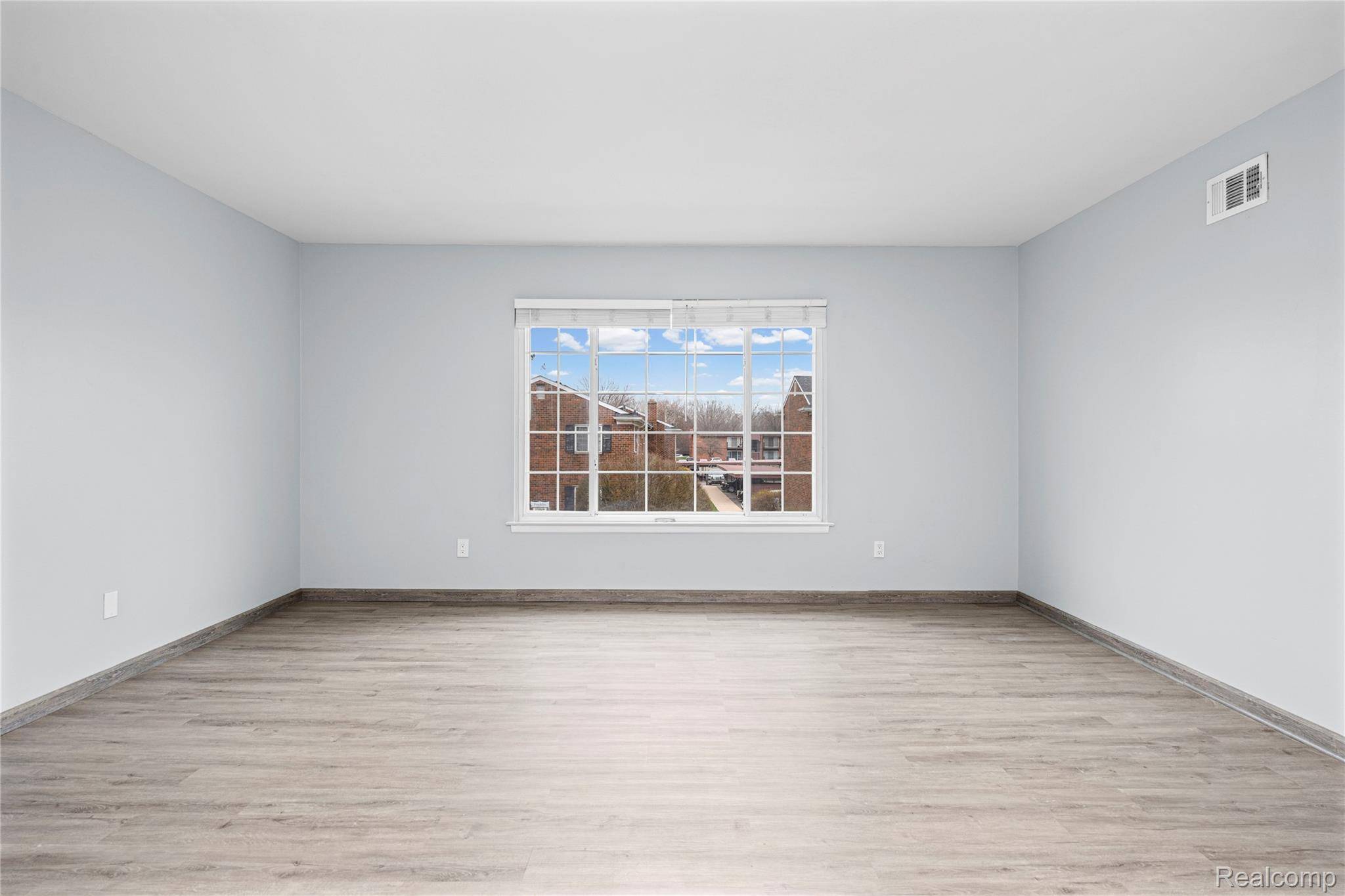 25325 Shiawassee CIR #203, Southfield, MI 48033