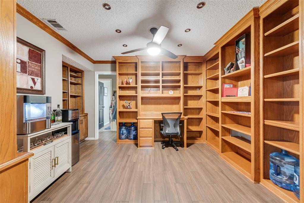 4505 Huntwick Boulevard, Arlington, TX 76016