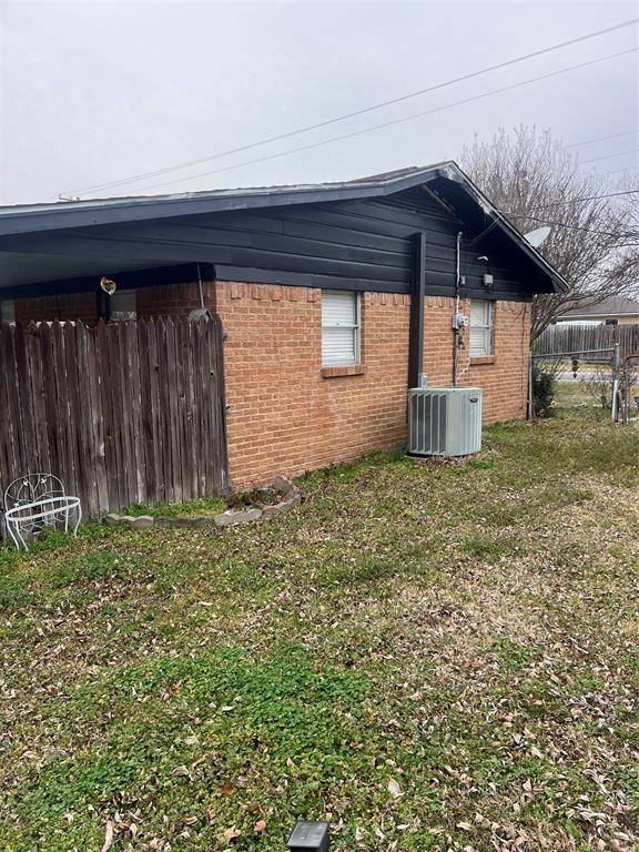 704 E 9th Street, Kemp, TX 75143