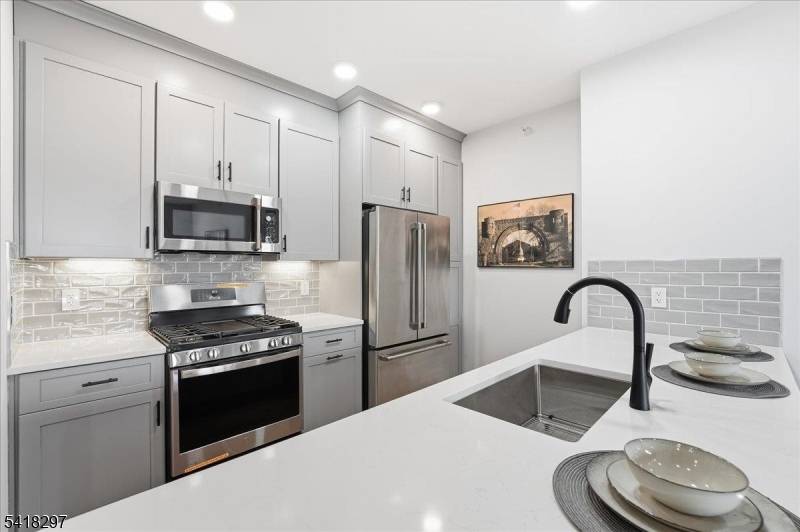 660 Bloomfield Ave #406, Bloomfield Twp., NJ 07003