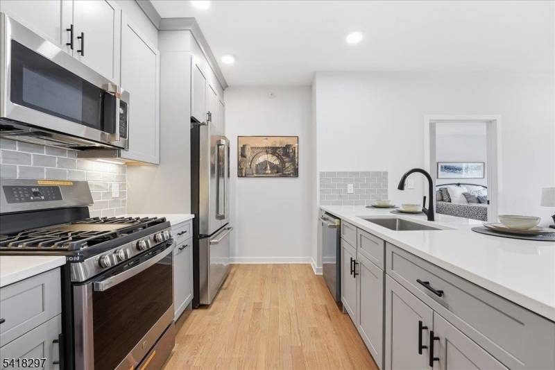 660 Bloomfield Ave #406, Bloomfield Twp., NJ 07003