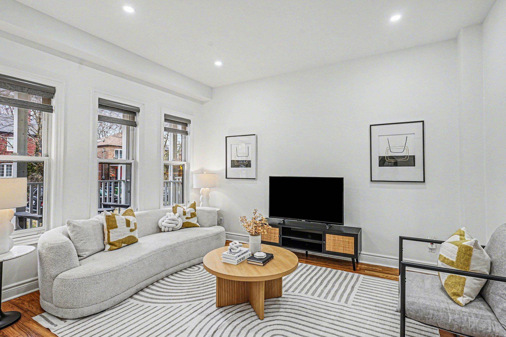 423 Manor RD E, Toronto C10, ON M4S 1T1