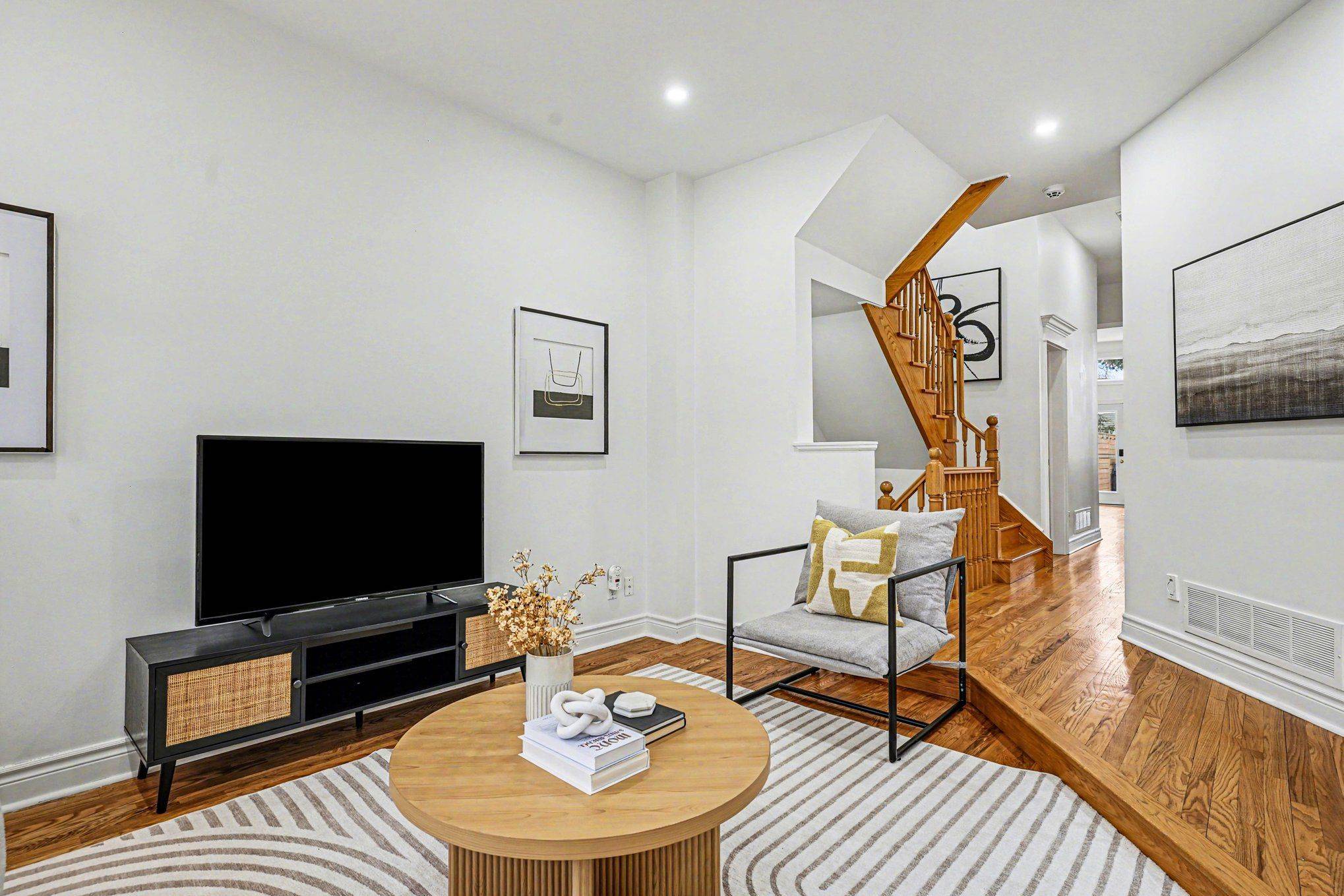 423 Manor RD E, Toronto C10, ON M4S 1T1