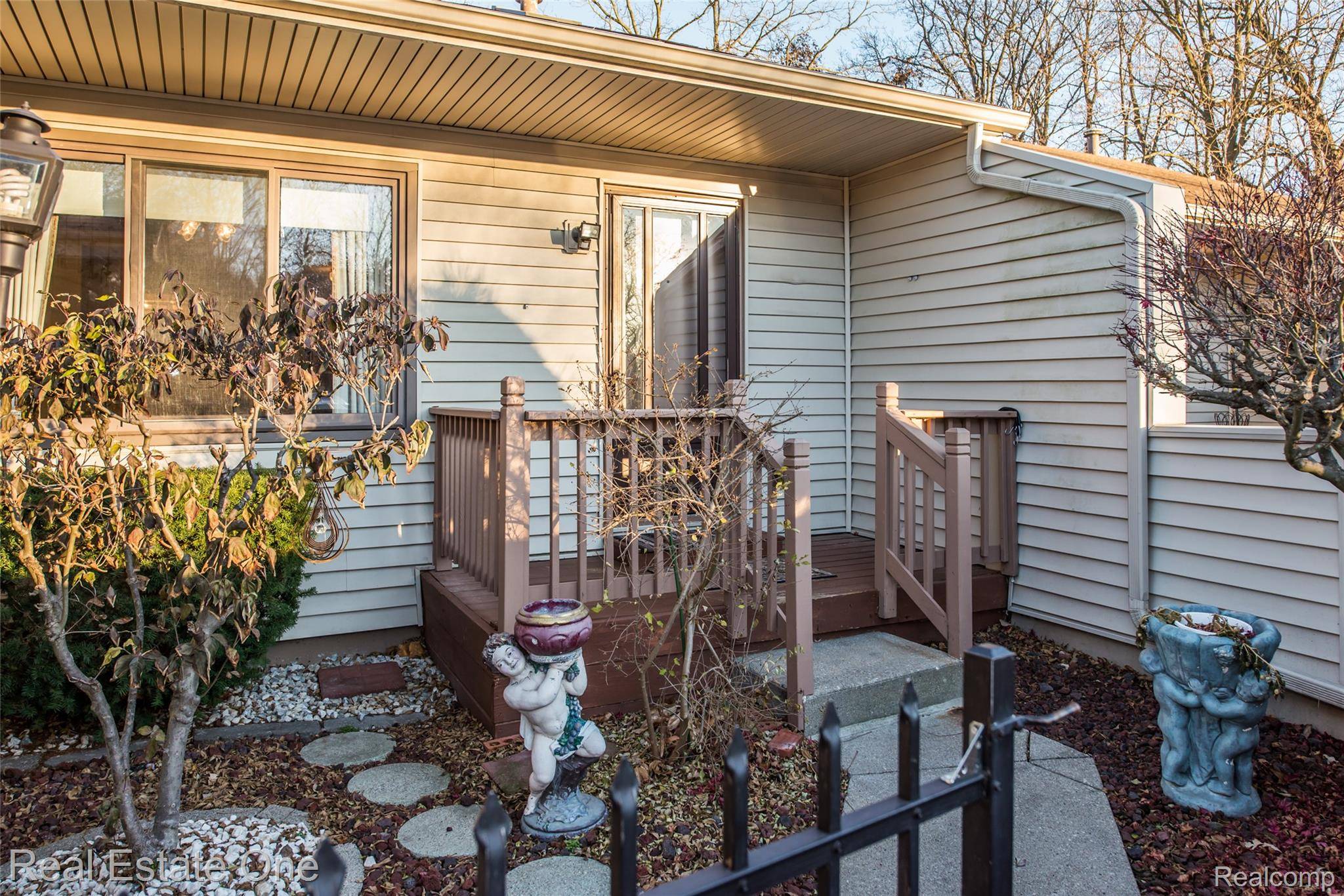 25104 25104 Hamilton CT #4, South Lyon, MI 48178