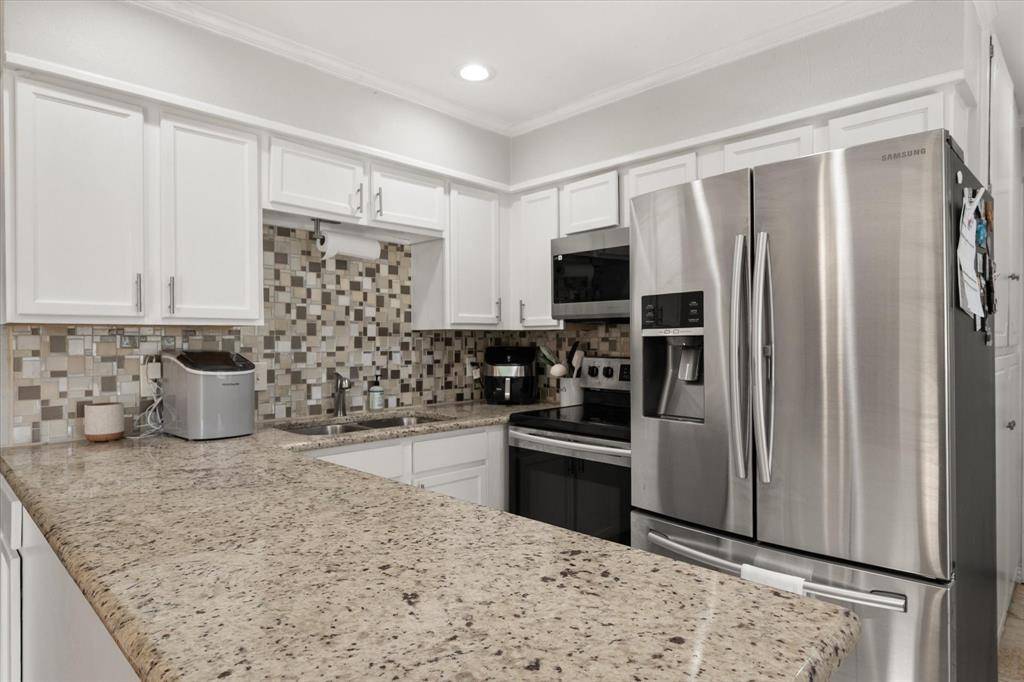 2402 Woodlawn Drive, Ennis, TX 75119