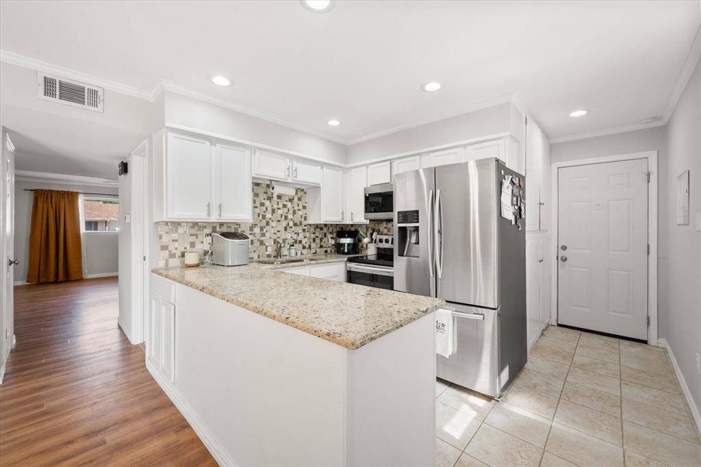 2402 Woodlawn Drive, Ennis, TX 75119