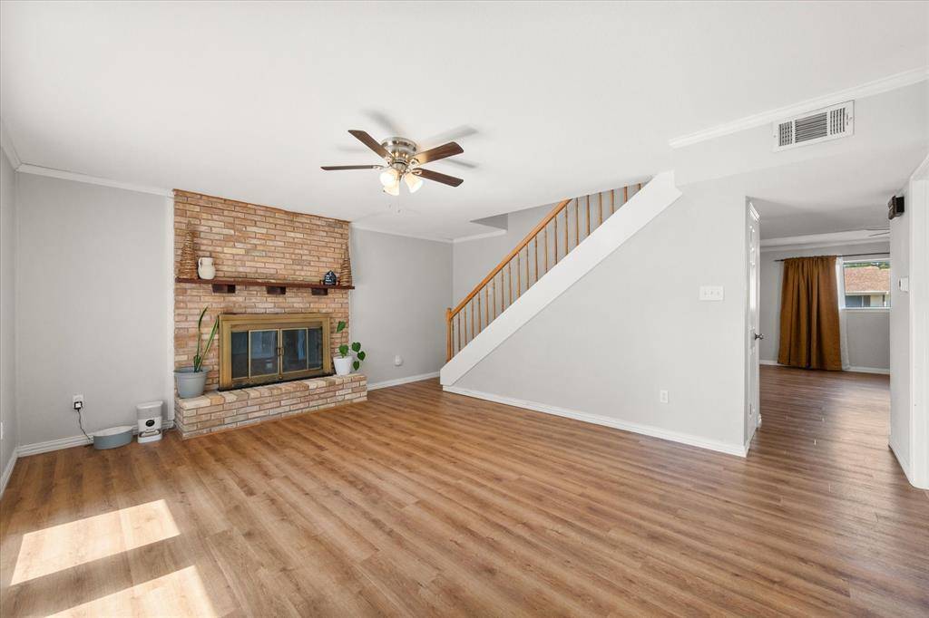 2402 Woodlawn Drive, Ennis, TX 75119