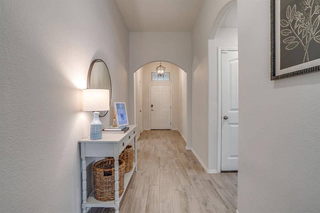 8621 Glenburne Drive, Fort Worth, TX 76131