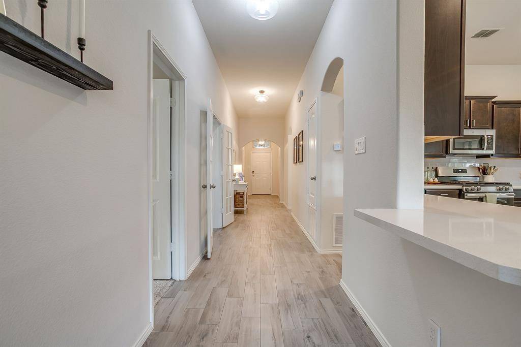 8621 Glenburne Drive, Fort Worth, TX 76131