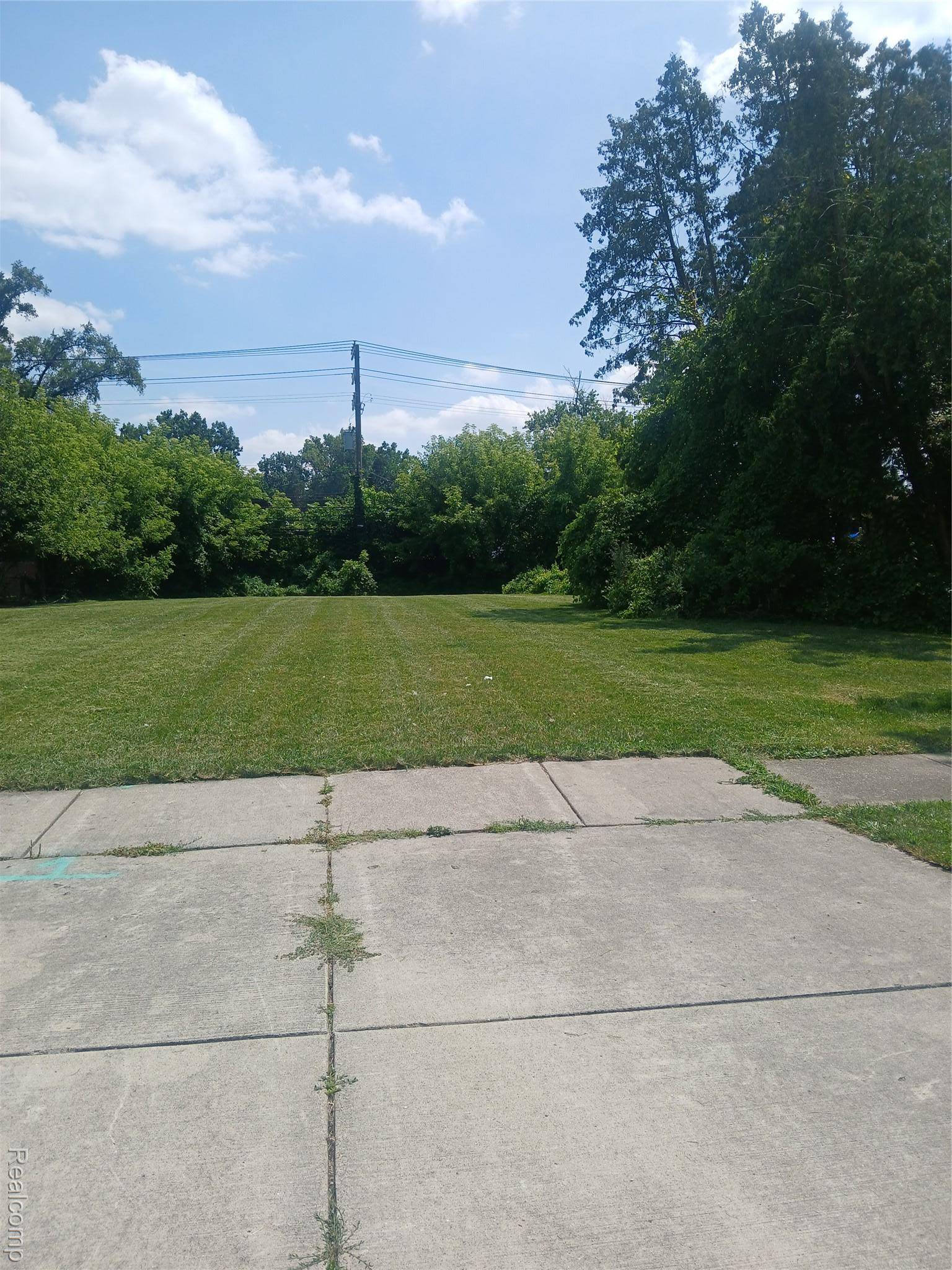 19095 Hilton DR, Southfield, MI 48075