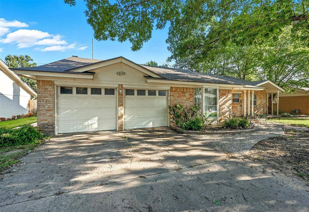 1703 Park Hill Drive, Arlington, TX 76012