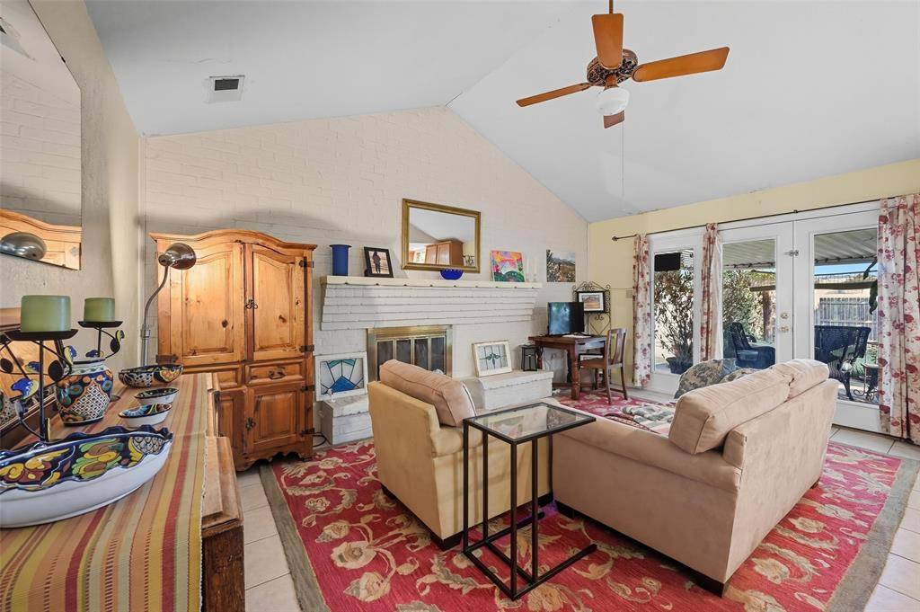 1703 Park Hill Drive, Arlington, TX 76012