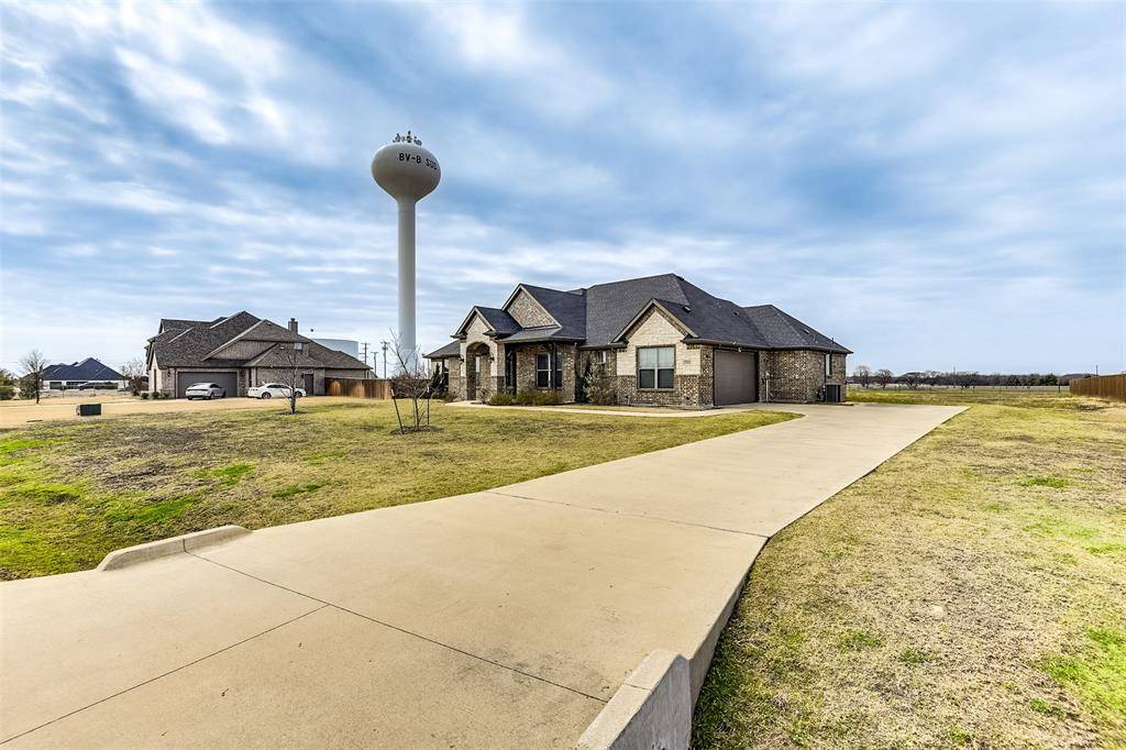 201 Evening Fire Drive, Waxahachie, TX 75167