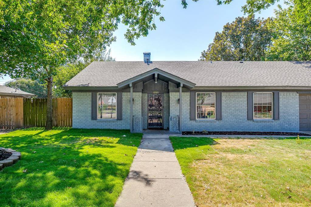 1225 Crestwood Drive, Cleburne, TX 76033