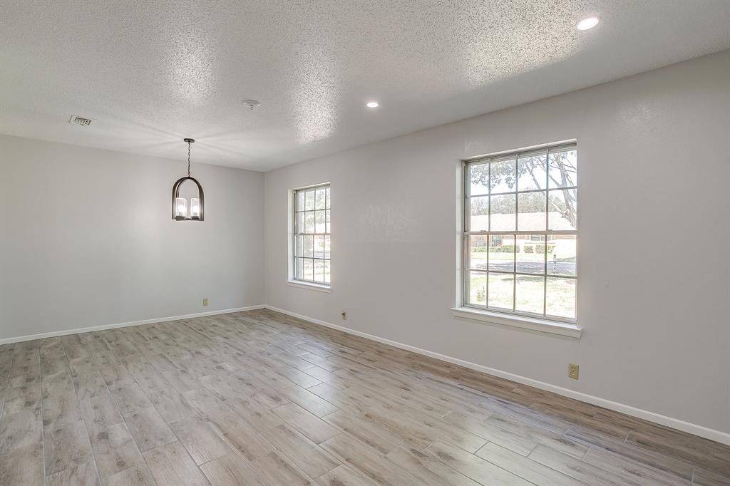 1225 Crestwood Drive, Cleburne, TX 76033