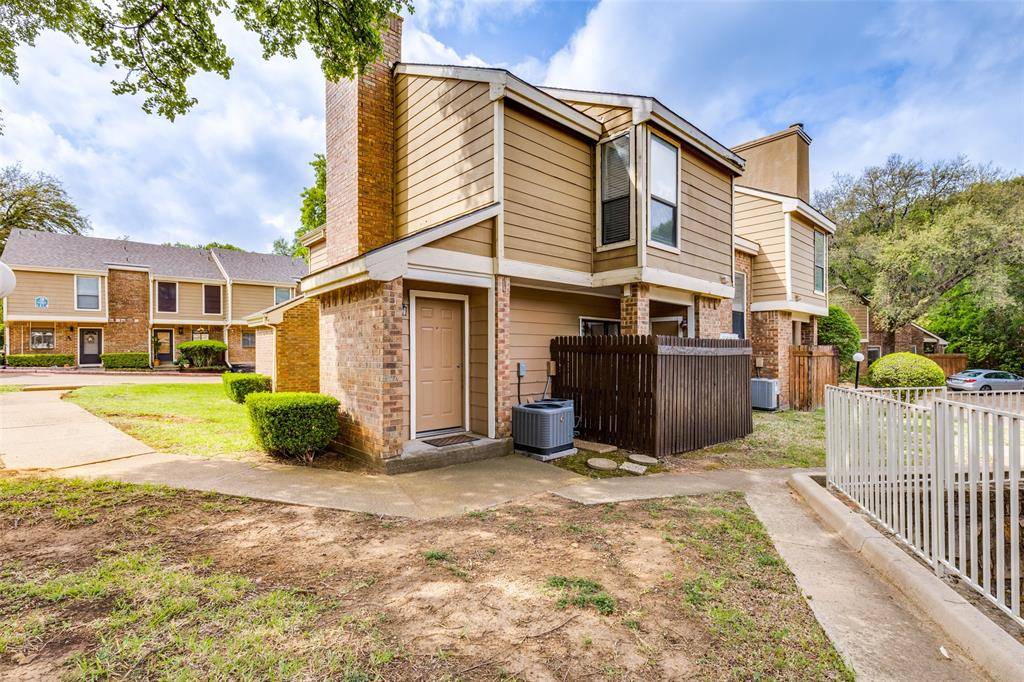 2103 Park Willow Lane #A, Arlington, TX 76011