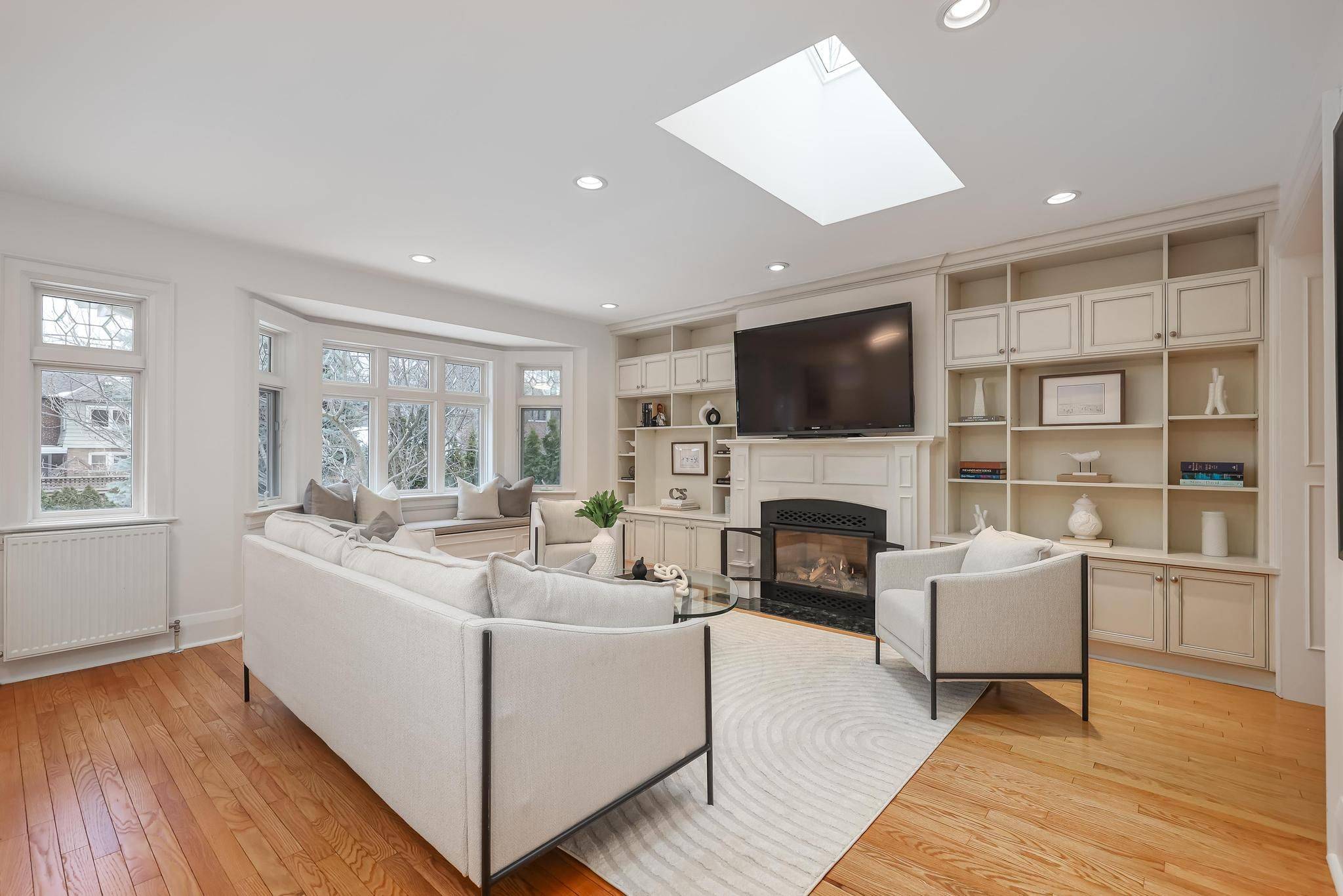 25 Fleming CRES, Toronto C11, ON M4G 2A9