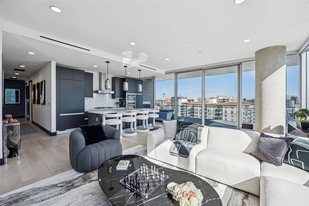 3130 N Harwood Street #1606, Dallas, TX 75201