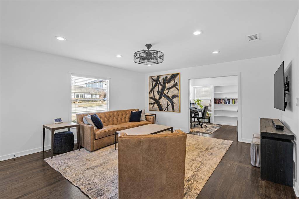 8723 Glencrest Lane, Dallas, TX 75209