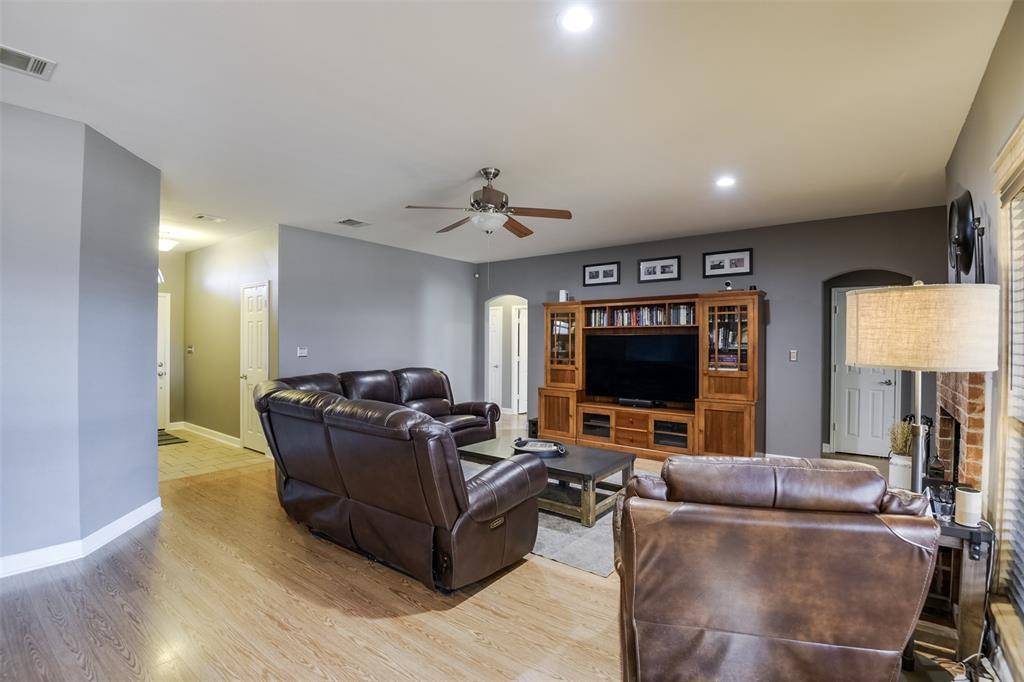 326 Sagebrush Lane, Waxahachie, TX 75165