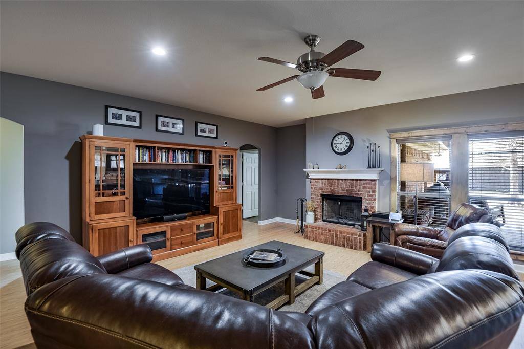 326 Sagebrush Lane, Waxahachie, TX 75165