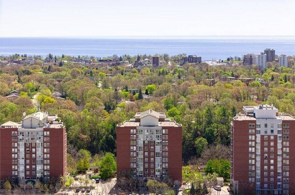 50 Old Mill RD #705, Oakville, ON L6J 7W1