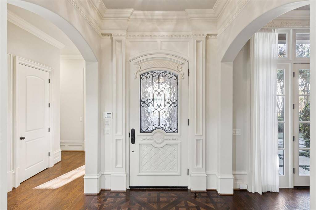 2 Bretton Creek Court, Dallas, TX 75220