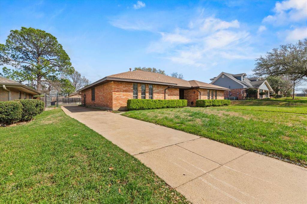 1905 Alamo Drive, Arlington, TX 76012