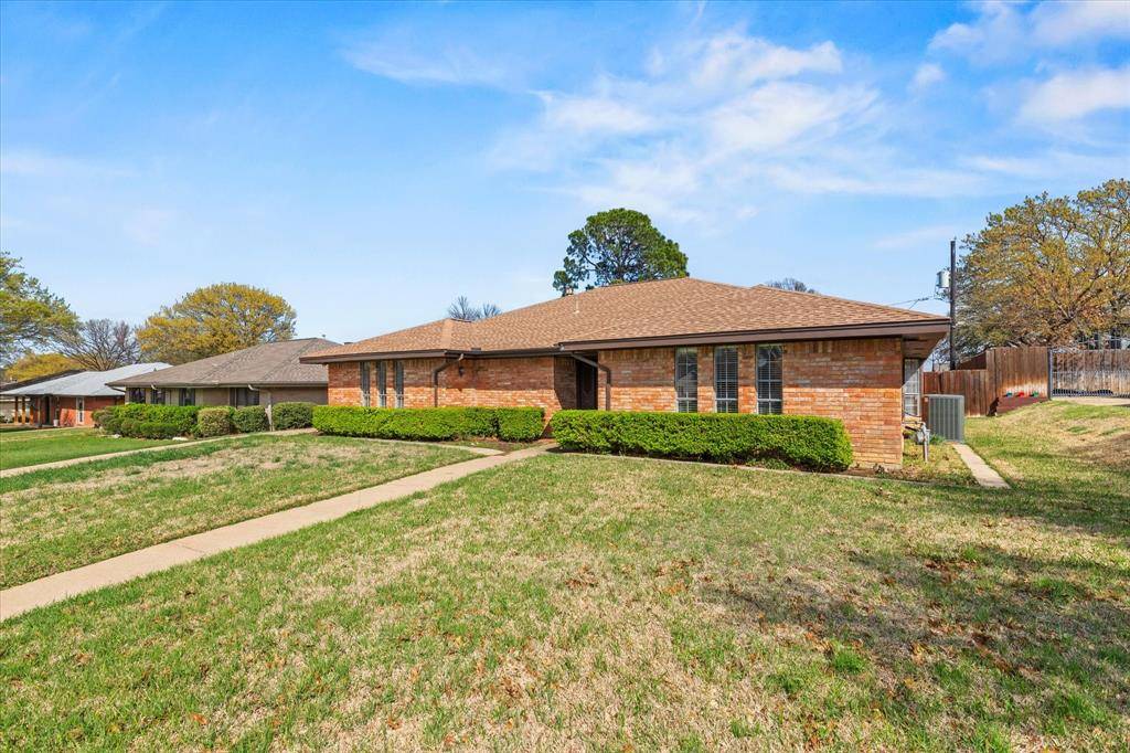 1905 Alamo Drive, Arlington, TX 76012